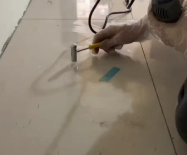 塔城地瓷砖开裂维修公司专业分享瓷砖在铺贴前如果没有沥干水分，将会导致以下问题